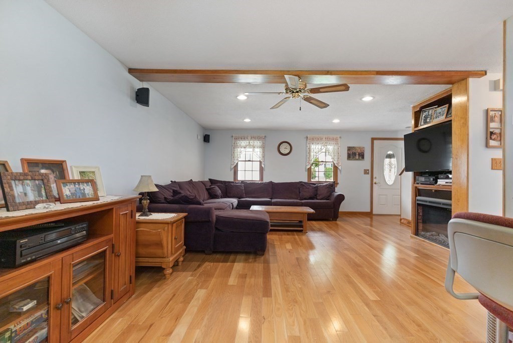 13 Kingsfield Road Dracut, MA 01826 - Photo 9 of 33 Gallery Image 9