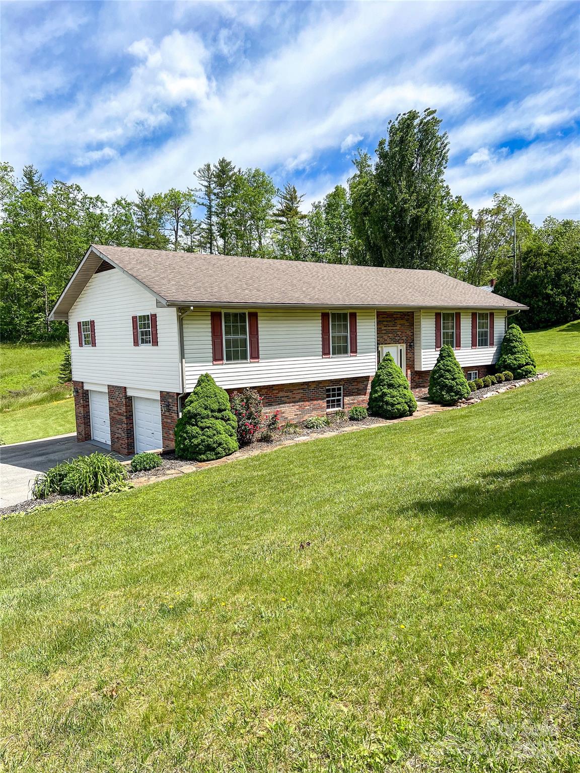 a view of a house with a yard