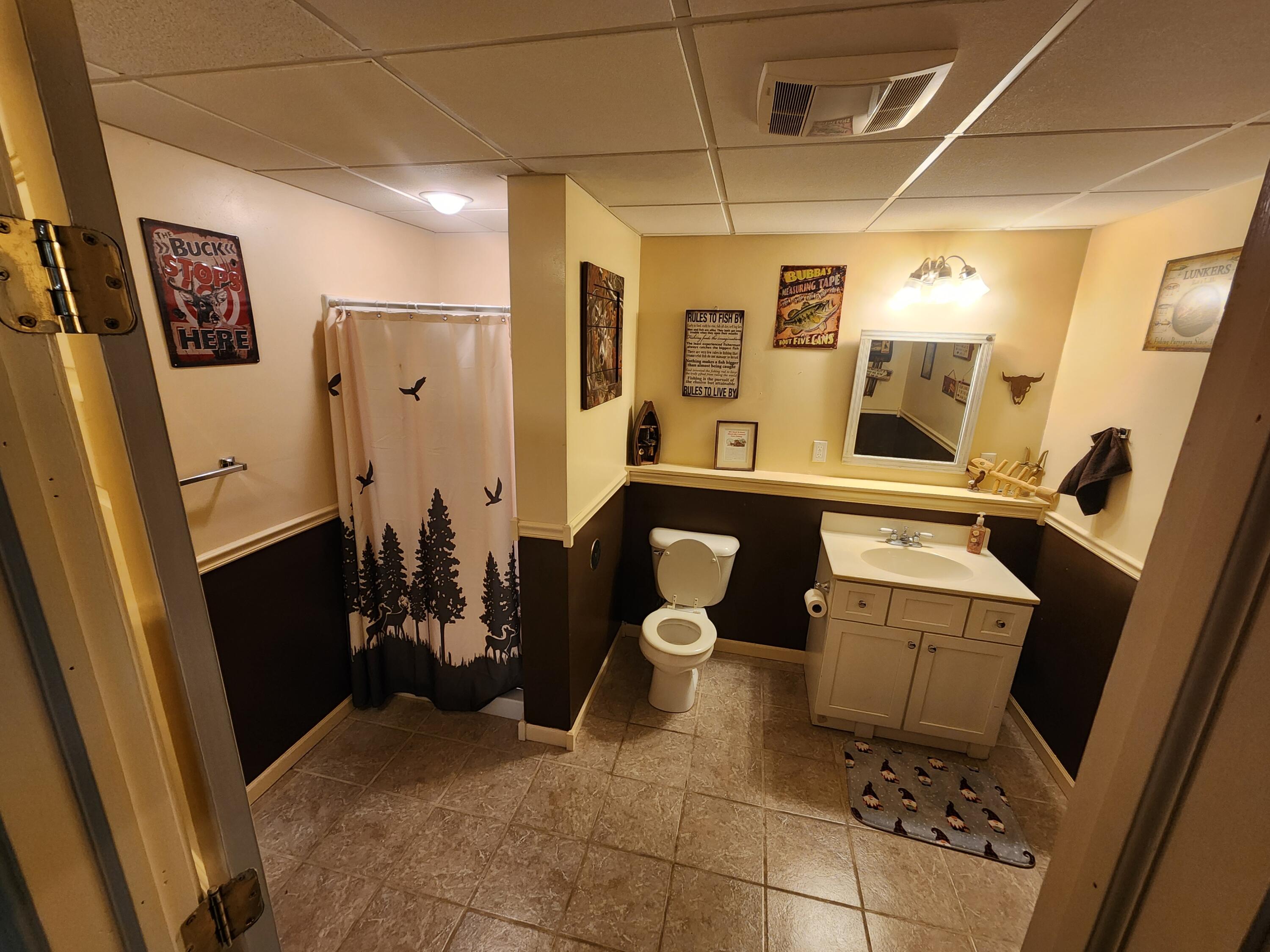 995 Lexington Way Waterloo, WI 53594 - Photo 13 of 17 Bathroom