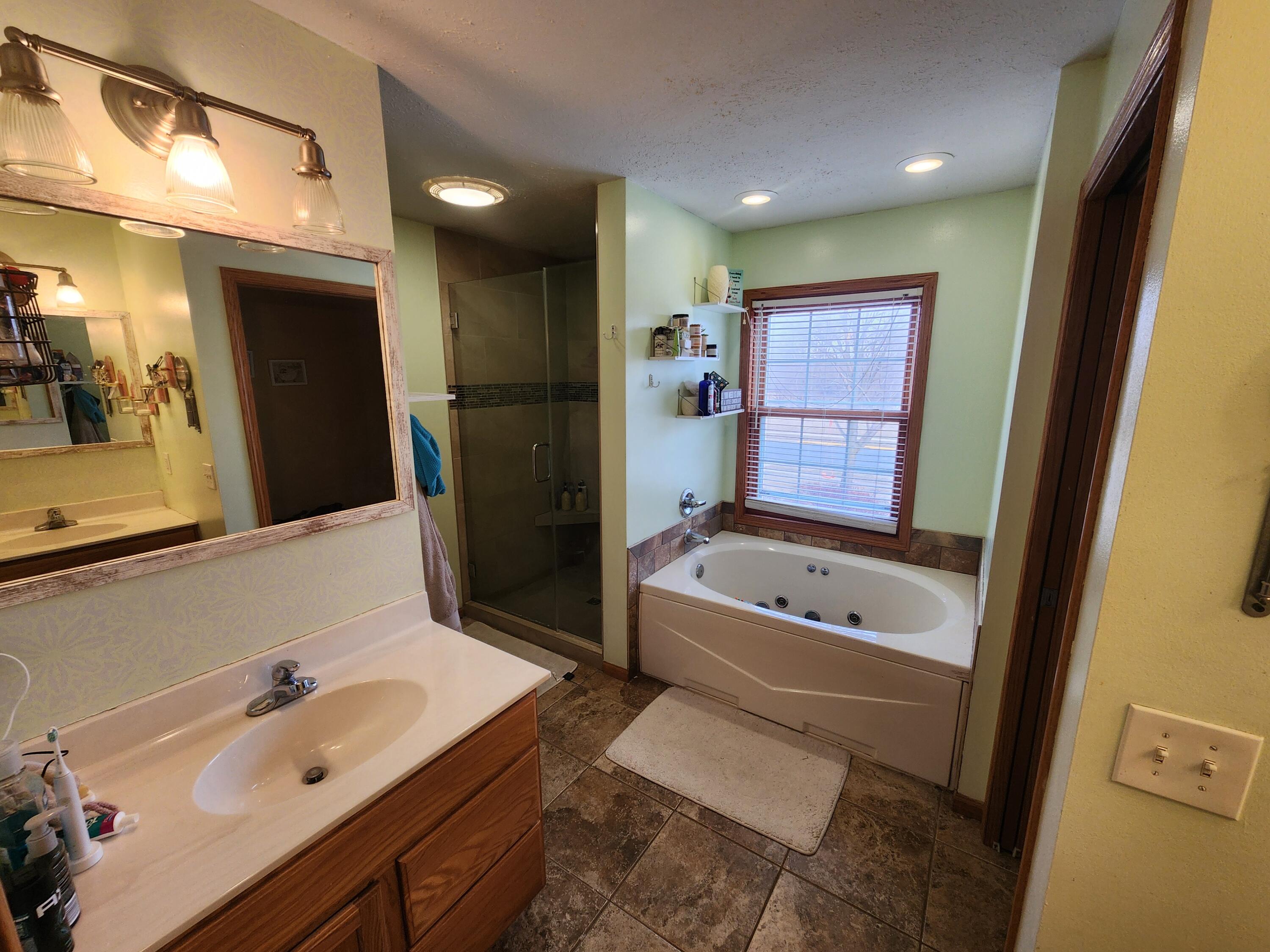 995 Lexington Way Waterloo, WI 53594 - Photo 7 of 17 Bathroom