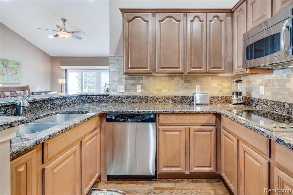 758 East Bluff Court Rochester Hills, MI 48306 - Photo 11 of 28