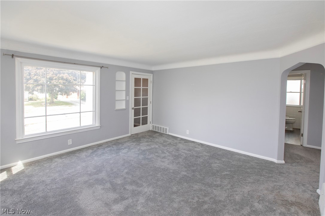 1413 Mayfield Ridge Road Cleveland, OH 44124 - Photo 5 of 35