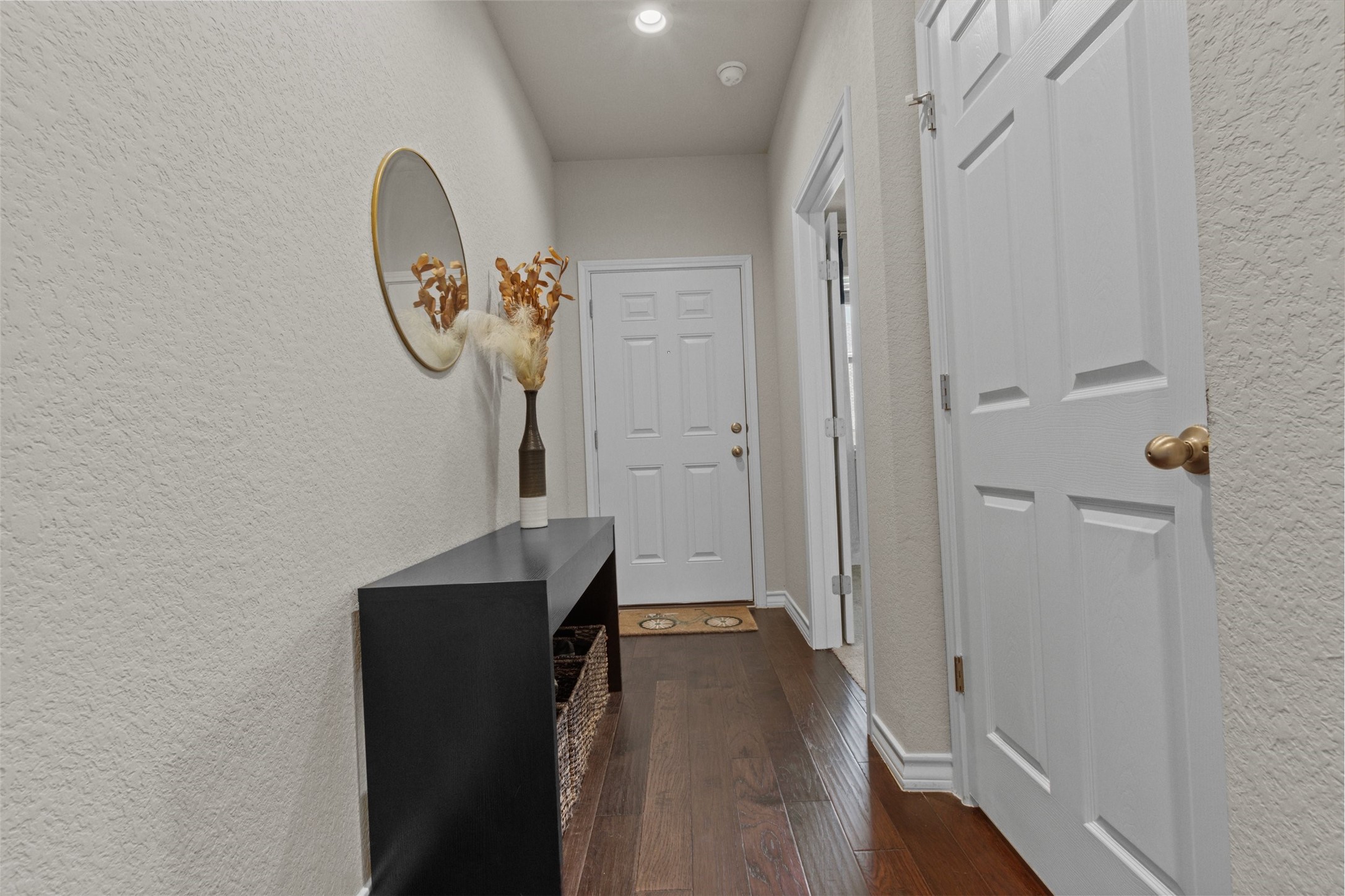 904 American Trail, Unit 2 Leander, TX 78641 - Photo 6 of 32 Entry/ Main Hall