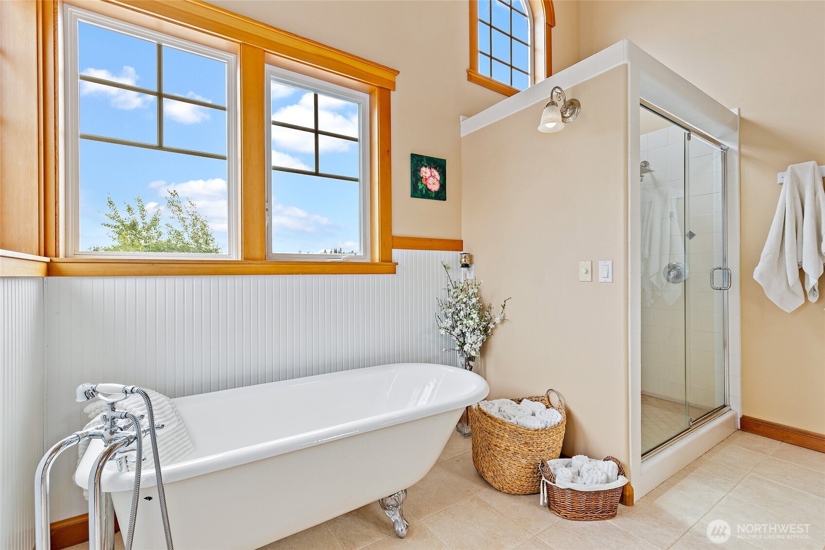 20076 Sinnes Road Mount Vernon, WA 98274 - Photo 18 of 40 a bathroom with a tub and shower
