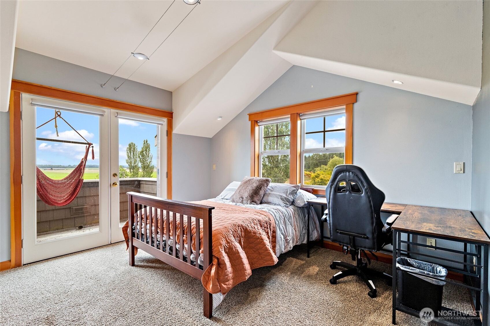 20076 Sinnes Road Mount Vernon, WA 98274 - Photo 22 of 40 a bedroom with a bed and a window
