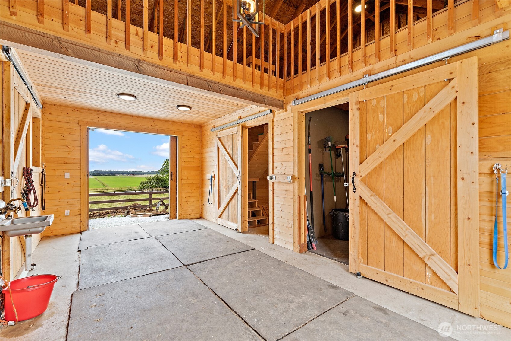 20076 Sinnes Road Mount Vernon, WA 98274 - Photo 32 of 40 a view of an entryway