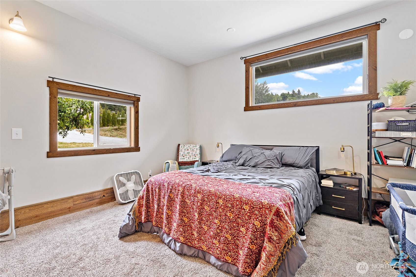 20076 Sinnes Road Mount Vernon, WA 98274 - Photo 37 of 40 a bedroom with bed and a window