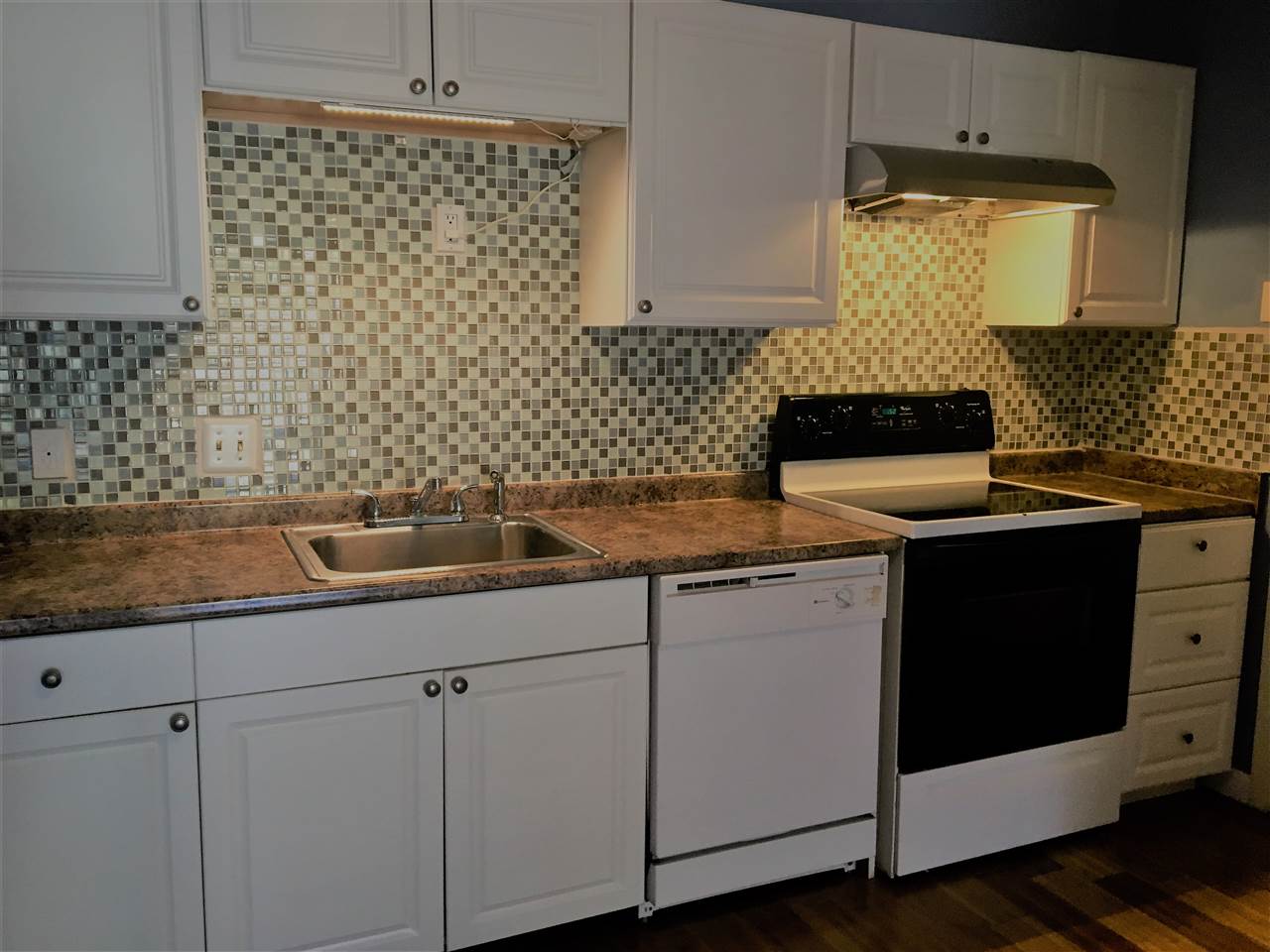 6 Strawberry Bank Road, Unit 11 Nashua, NH 03062 - Photo 3 of 10 Gallery Image 3