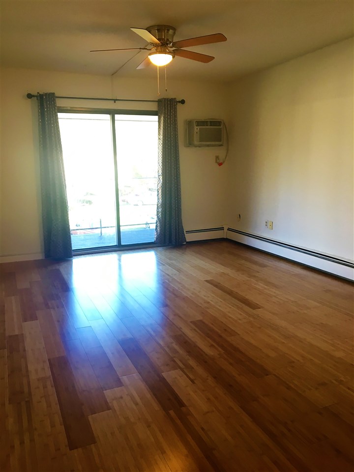 6 Strawberry Bank Road, Unit 11 Nashua, NH 03062 - Photo 5 of 10 Gallery Image 5