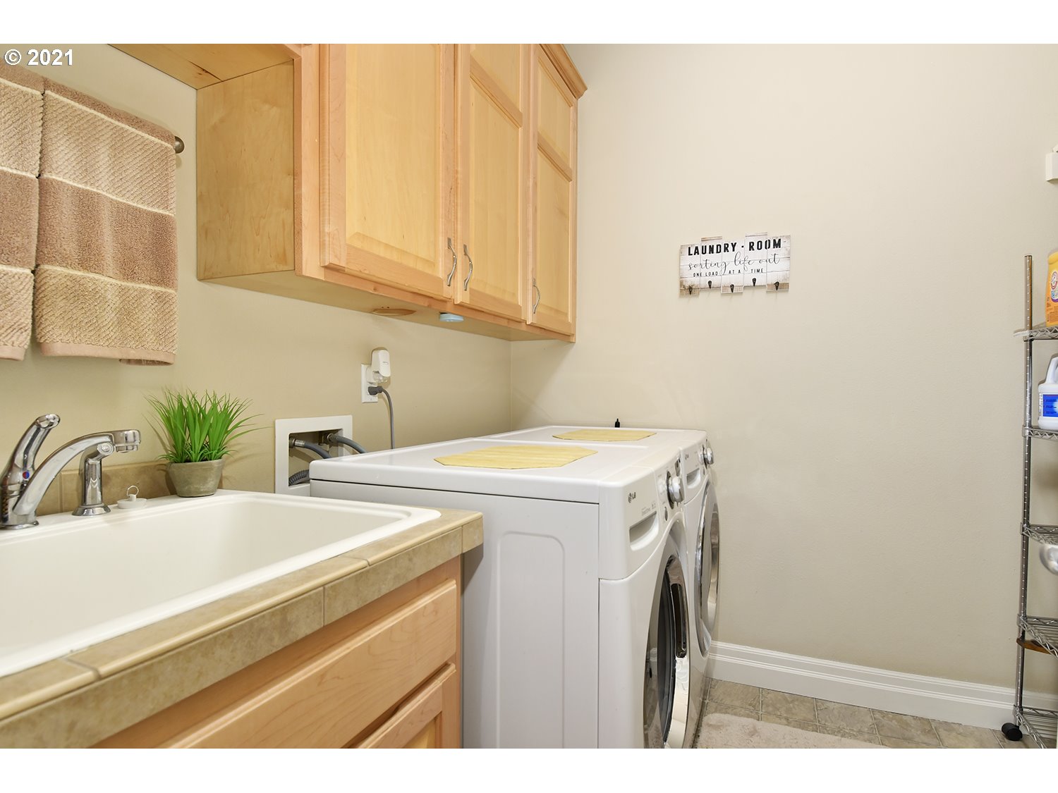 165 Southwest Gabbert Road Gresham, OR 97080 - Photo 21 of 32 Gallery Image 21