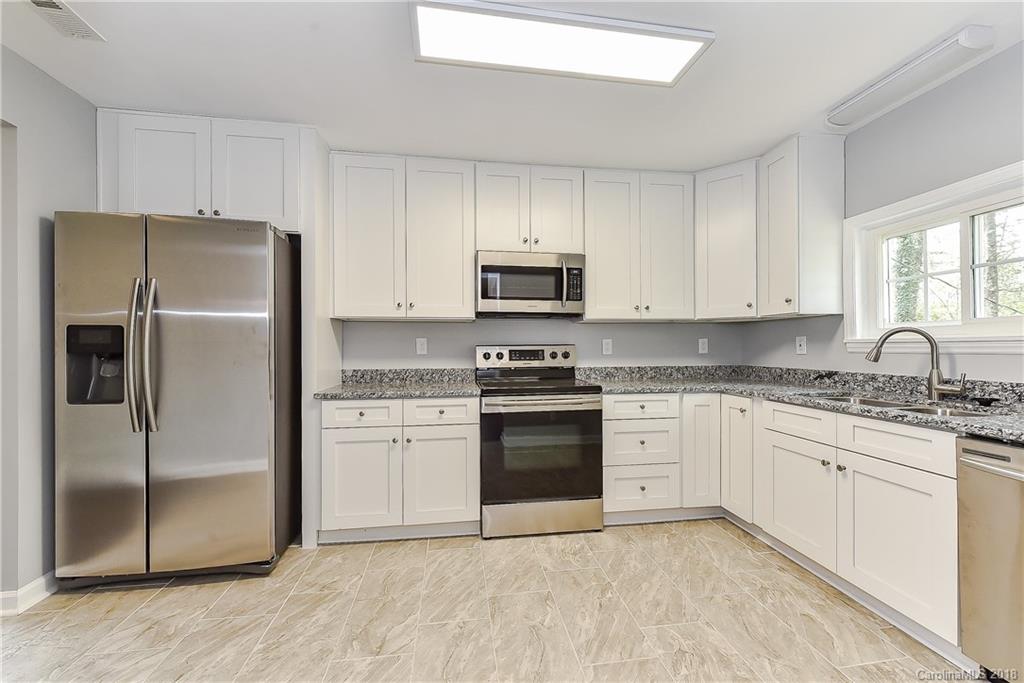 734 Vanderbrook Road Charlotte, NC 28215 - Photo 2 of 23