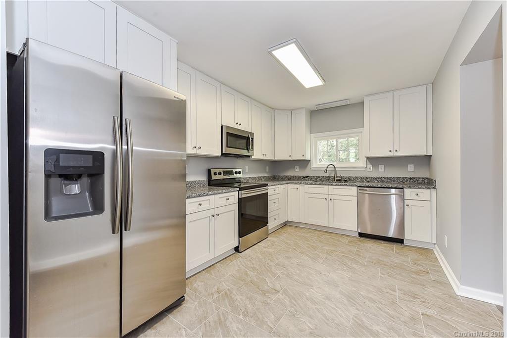 734 Vanderbrook Road Charlotte, NC 28215 - Photo 4 of 23