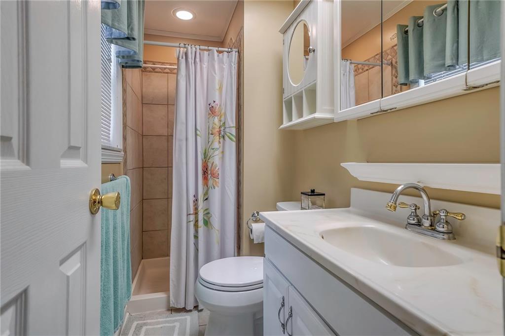 228 Wyngate Road Coraopolis, PA 15108 - Photo 15 of 25 Gallery Image 15