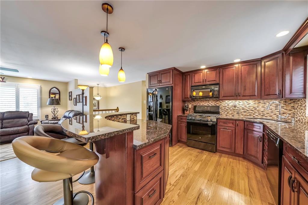 228 Wyngate Road Coraopolis, PA 15108 - Photo 7 of 25 Gallery Image 7