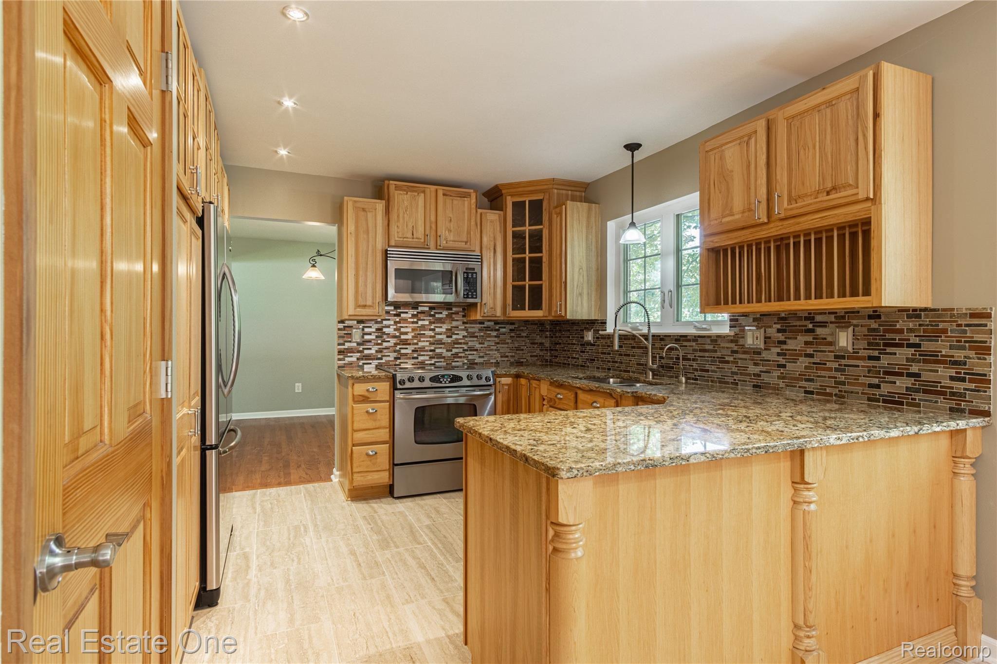 32601 West 13 Mile Road Farmington, MI 48334 - Photo 13 of 53 Interiors (11 of 49).jpg