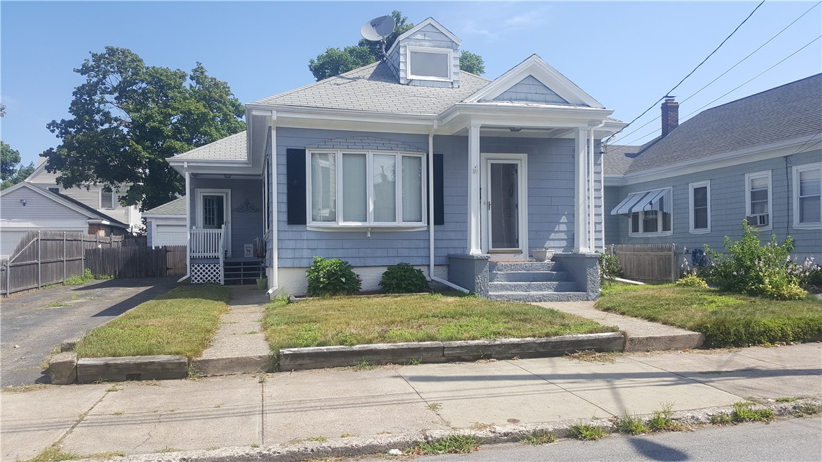 36 Whittier Road Pawtucket, RI 02861 - Photo 2 of 29