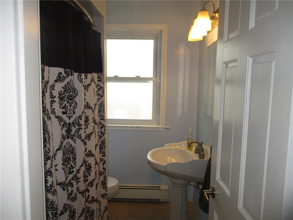 36 Whittier Road Pawtucket, RI 02861 - Photo 4 of 29