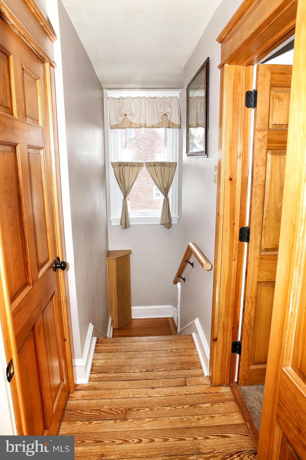 1672 Valley Road Coatesville, PA 19320 - Photo 10 of 29 Hallway