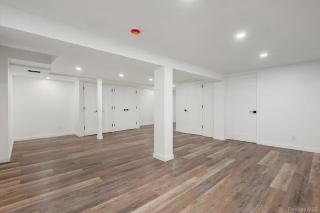 $1,925,000 | 8 Junard Drive, Roslyn, NY 11576