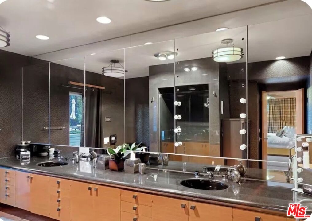 775 North Mission Road Palm Springs, CA 92262 - Photo 12 of 28