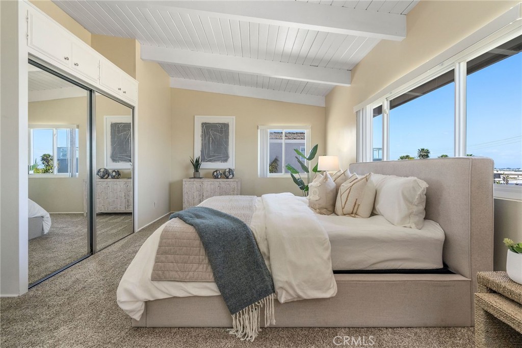 19 B Surfside Surfside, CA 90743 - Photo 18 of 35 a spacious bedroom with a bed and glass door