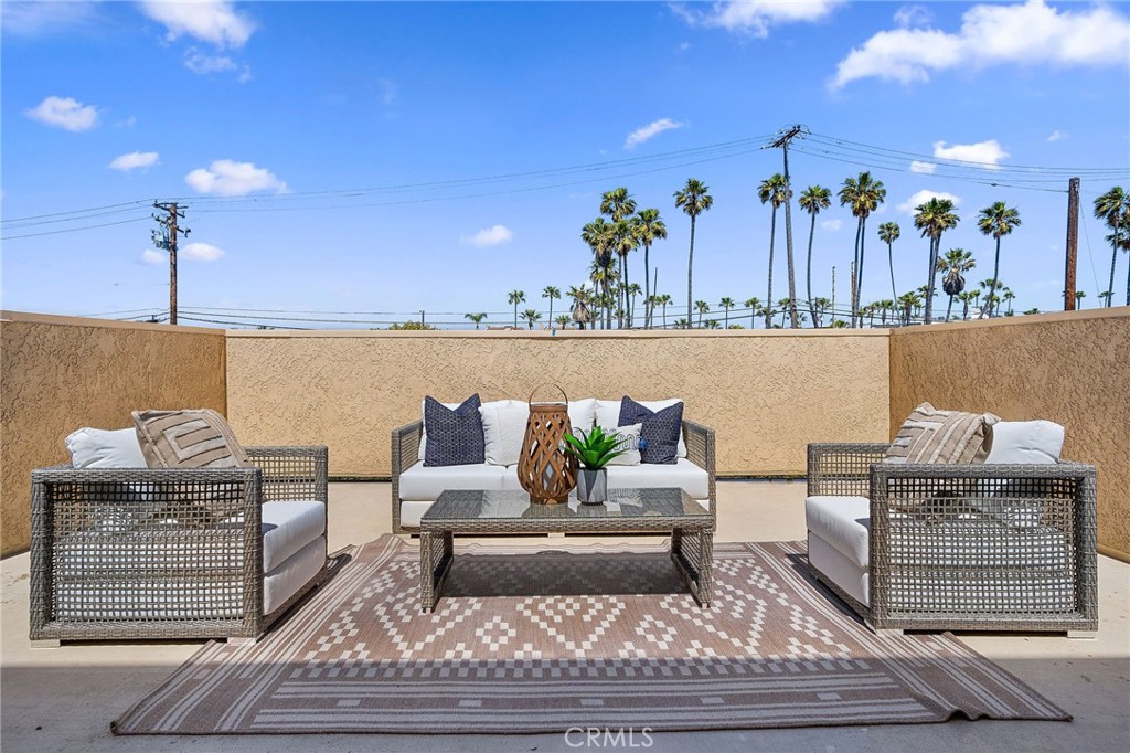 19 B Surfside Surfside, CA 90743 - Photo 8 of 35 a living room with furniture and a couch