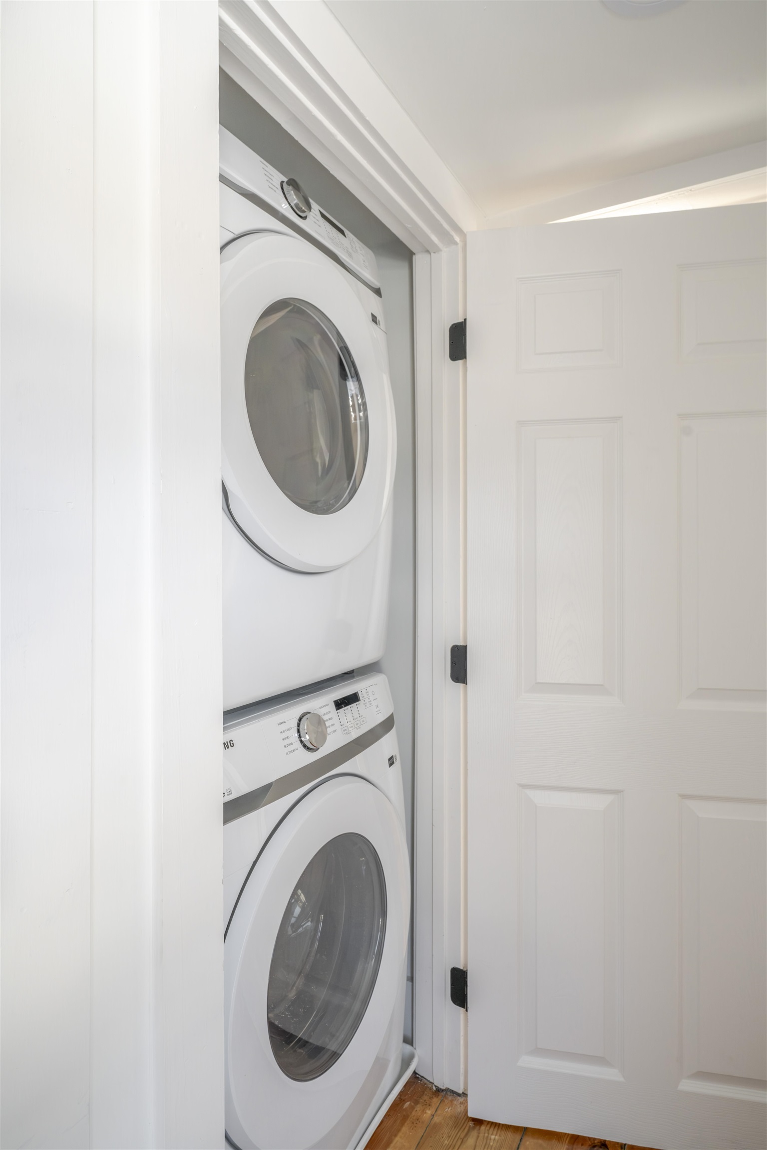 675 Stone Spring Road Harrisonburg, VA 22801 - Photo 33 of 39 a close up view of a washer and dryer