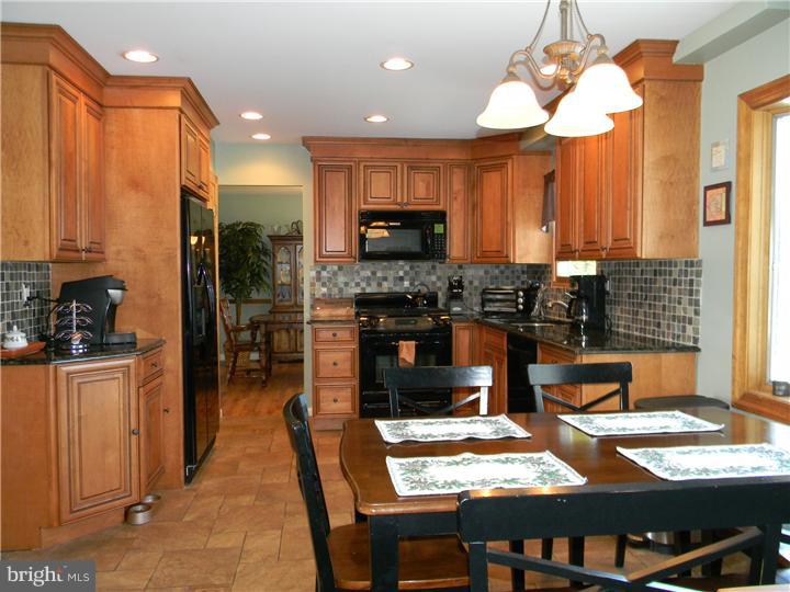 137 Chilton Road Langhorne, PA 19047 - Photo 5 of 18 Kitchen