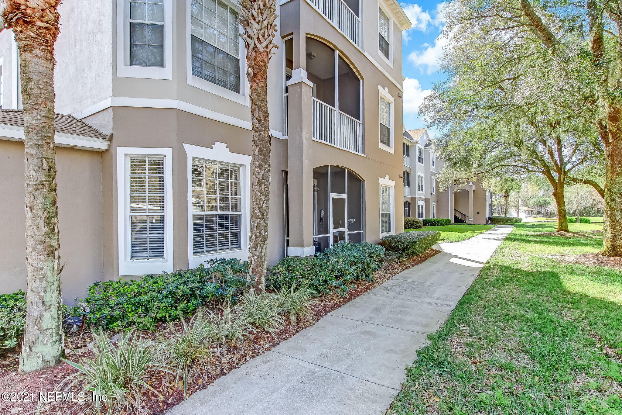 10550 Baymeadows Road, Unit 403 Jacksonville, FL 32256 - Photo 31 of 37 Sidewalk