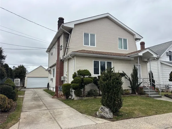 $2,500 | 47 Hartwell Place, Woodmere, NY 11598