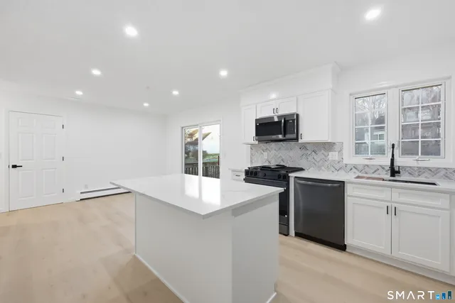 $3,300 | 70 Victoria Court, Hamden, CT 06514