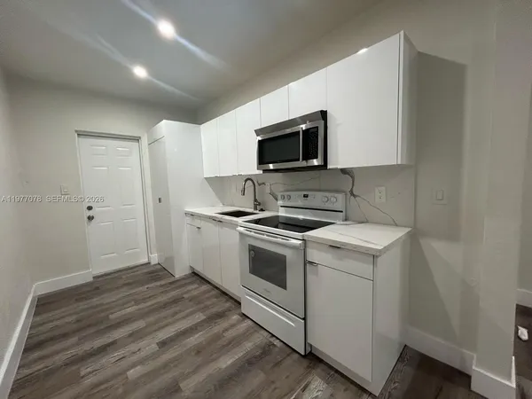 $2,400 | 2929 Northwest 47th Street, Unit 2, Miami, FL 33142
