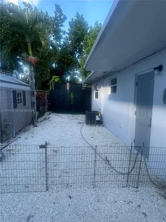 $2,400 | 2929 Northwest 47th Street, Unit 2, Miami, FL 33142