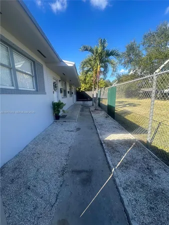 $2,400 | 2929 Northwest 47th Street, Unit 2, Miami, FL 33142