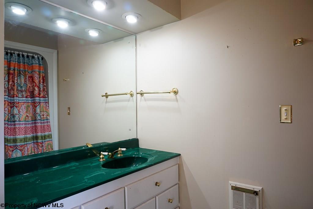 212 Holbert Road Fairmont, WV 26554 - Photo 12 of 20 Gallery Image 12