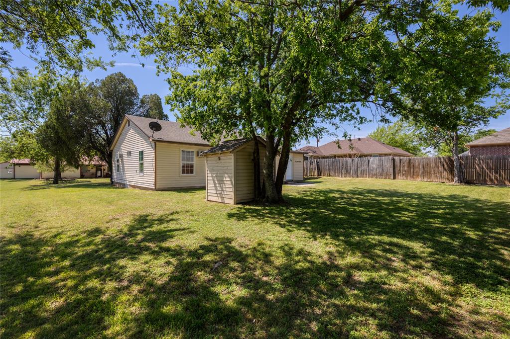 316 West 4th Terrace Springtown, TX 76082 - Photo 20 of 23