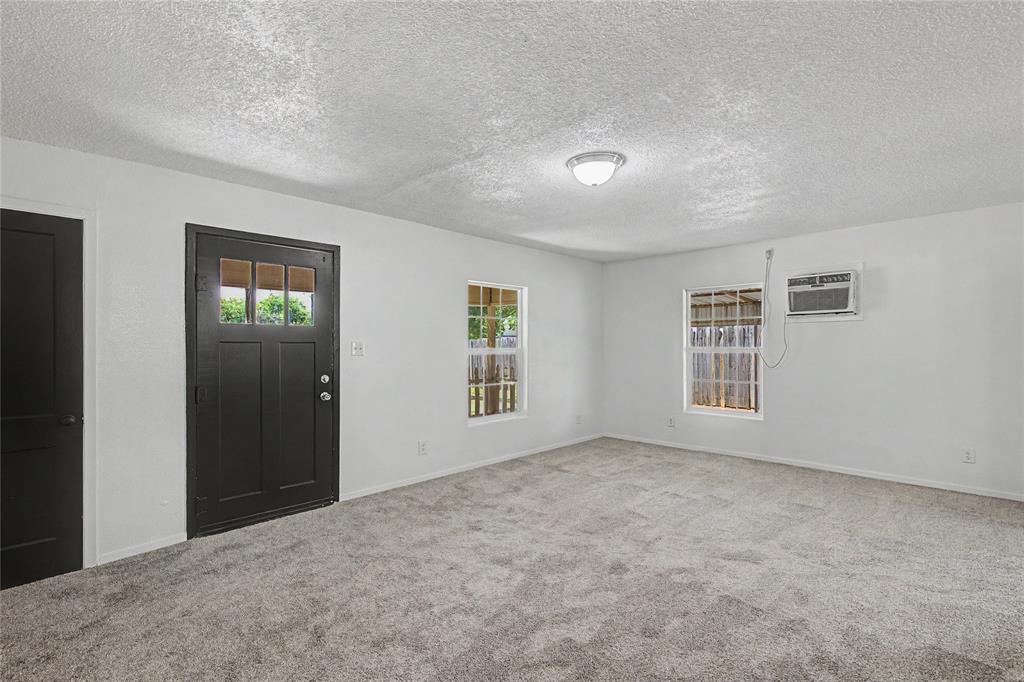 316 West 4th Terrace Springtown, TX 76082 - Photo 5 of 23