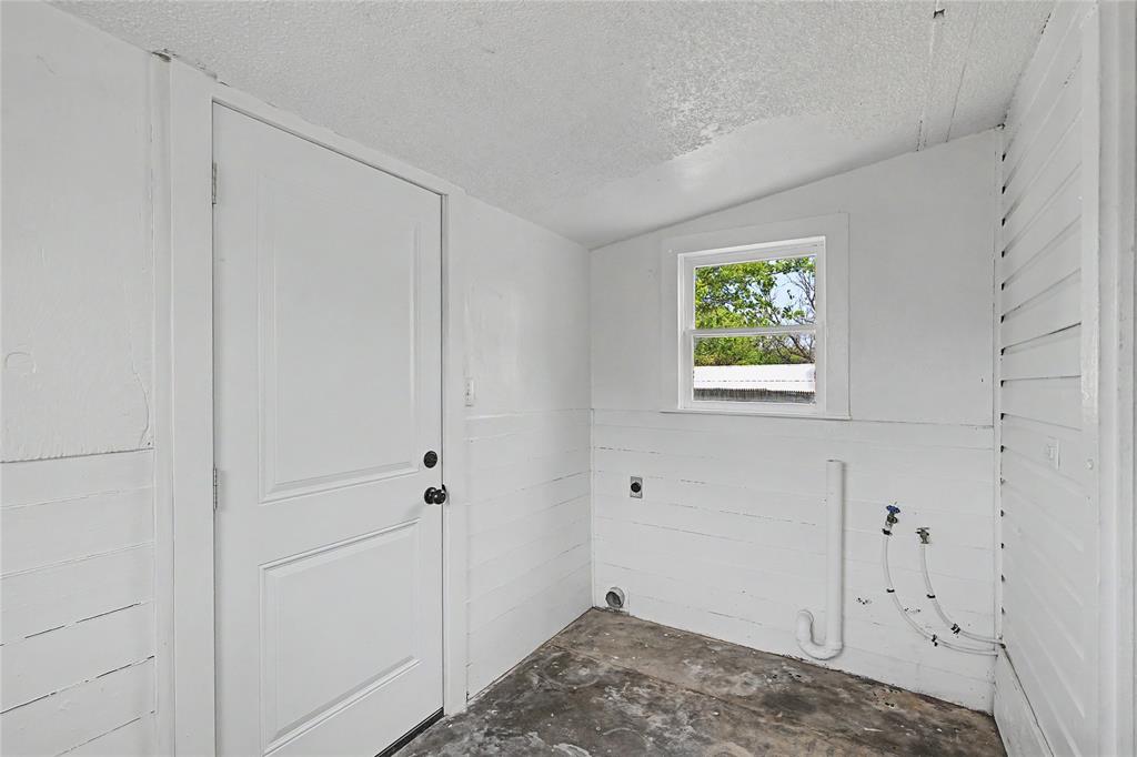 316 West 4th Terrace Springtown, TX 76082 - Photo 10 of 23