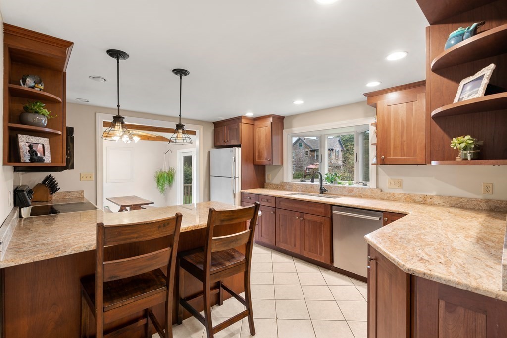23 Chipman Road Beverly, MA 01915 - Photo 2 of 29 Gallery Image 2