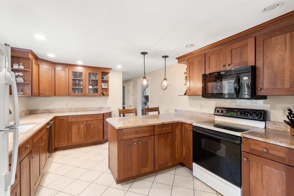 23 Chipman Road Beverly, MA 01915 - Photo 3 of 29 Gallery Image 3