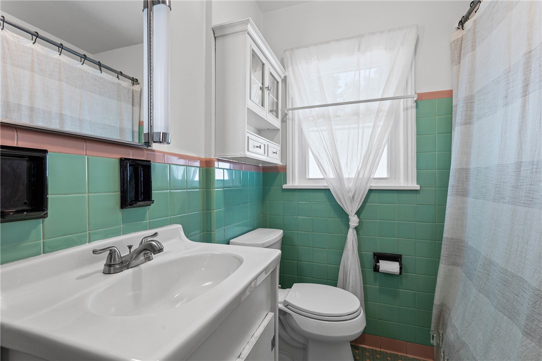 294 Hurstbourne Road Irondequoit, NY 14609 - Photo 14 of 39