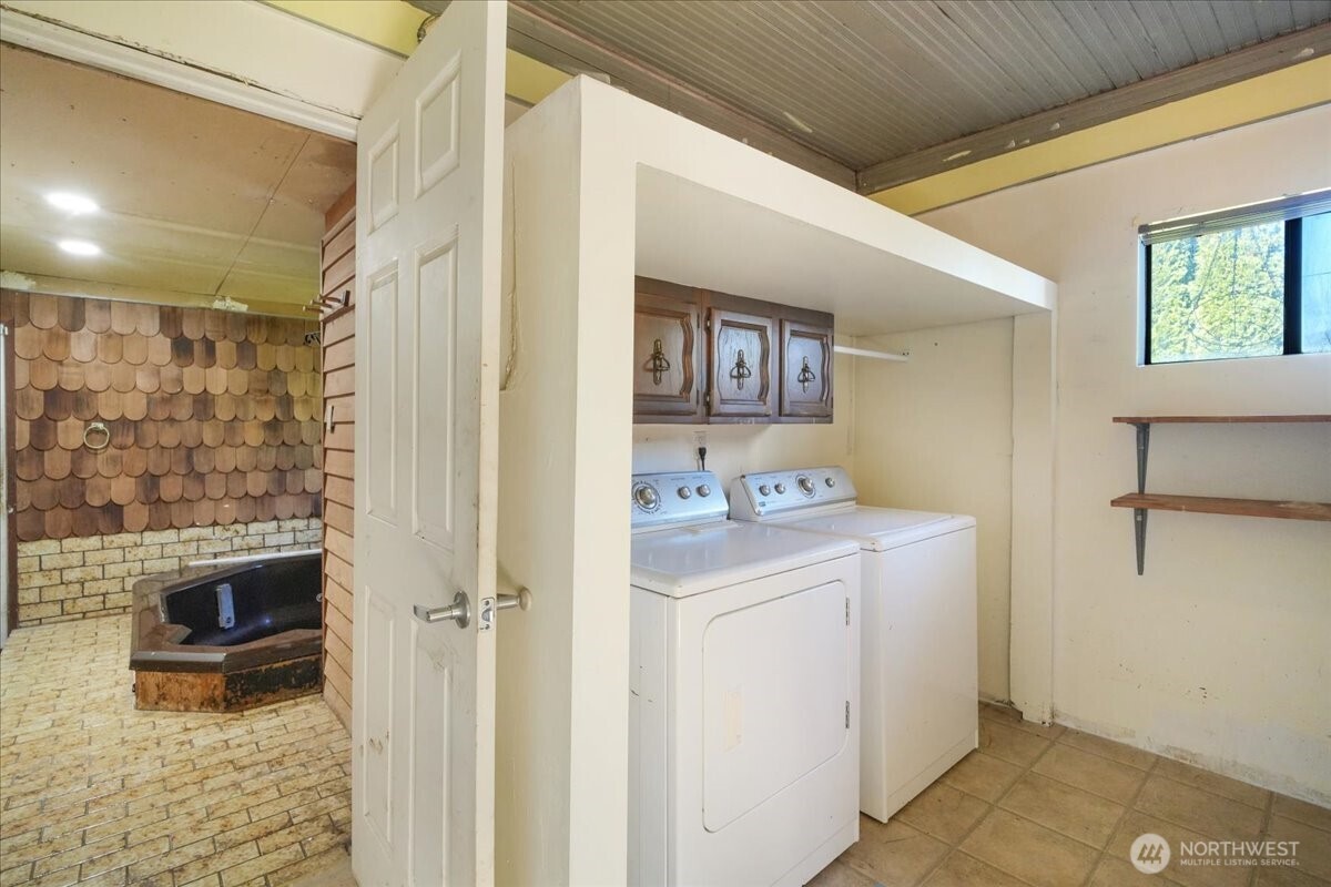 1212 3rd Street Cosmopolis, WA 98537 - Photo 12 of 31 a bathroom with a sink and a mirror