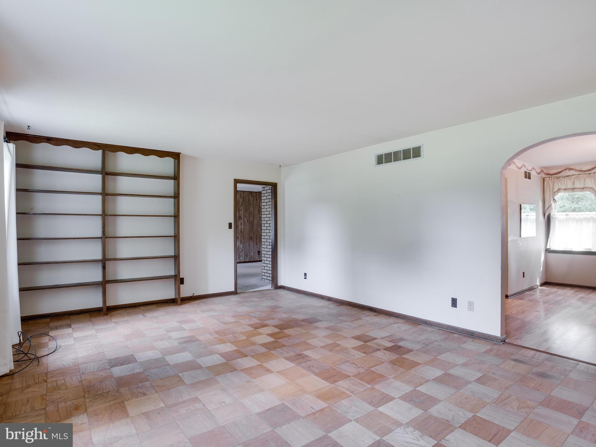 26736 Three Notch Road Mechanicsville, MD 20659 - Photo 5 of 29 Family Room