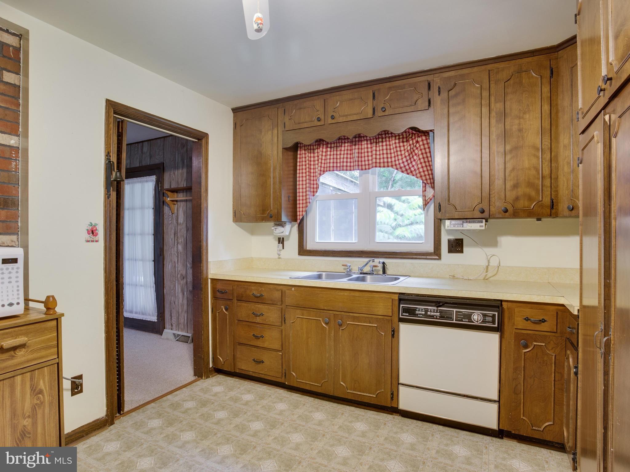 26736 Three Notch Road Mechanicsville, MD 20659 - Photo 9 of 29 Kitchen