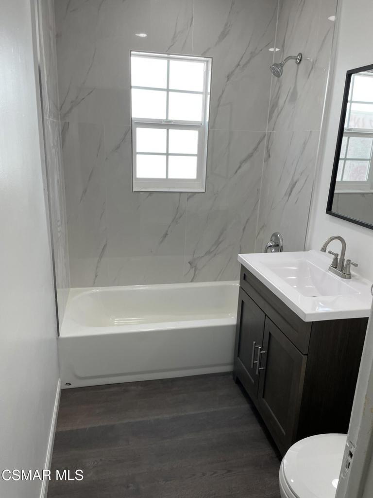 2329 Connor Avenue undefined, undefined 00000 - Photo 5 of 7 remodeled bath