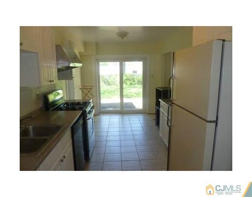 106 Kendall Road Kendall Park, NJ 08824 - Photo 3 of 6 Gallery Image 3