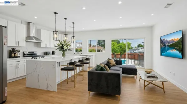 $1,349,000 | 10664 Louise Avenue, Granada Hills, CA 91344