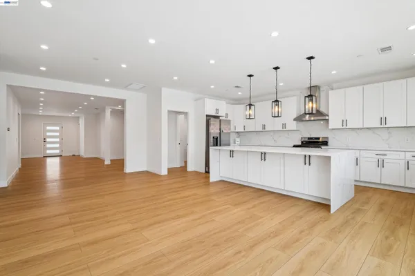 $1,349,000 | 10664 Louise Avenue, Granada Hills, CA 91344