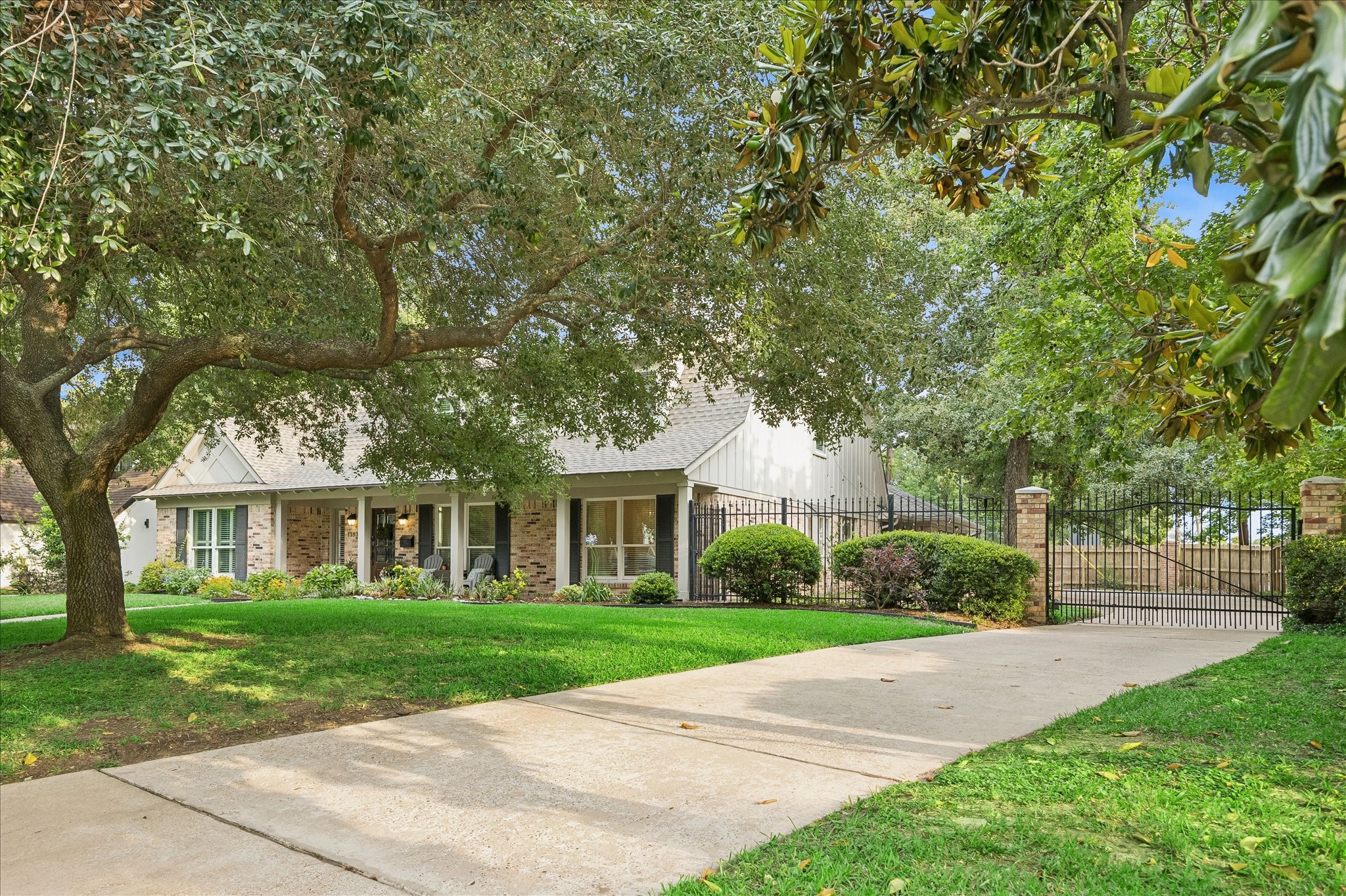 13931 Taylorcrest Road Houston, TX 77079 - Photo 45 of 50 Plenty of driveway parking