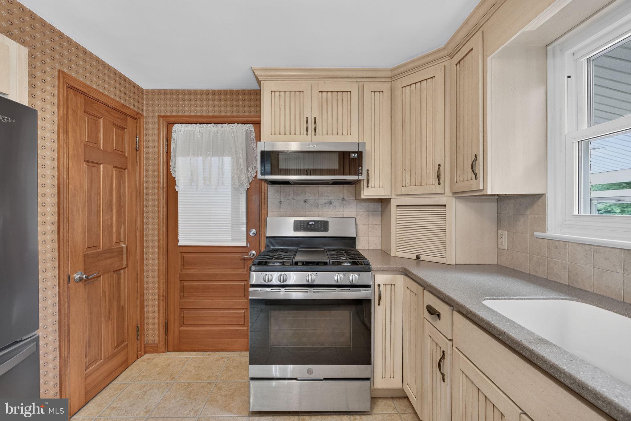 2274 Maple Road York, PA 17408 - Photo 14 of 37 Gallery Image 14